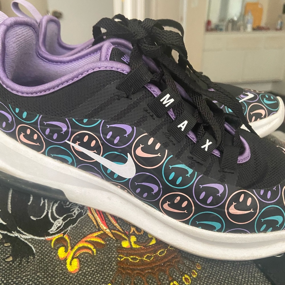 Nike shoes Size 5.5 youth